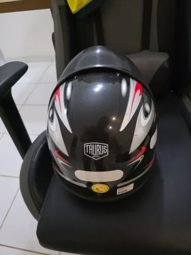 Capacete Tauros