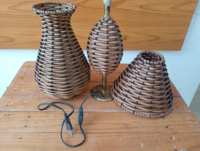 Conjunto de abajur e vaso