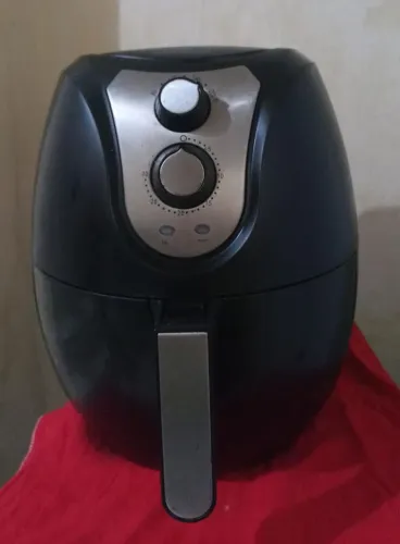 Air fryer britania e uma panela de arroz Elétrica