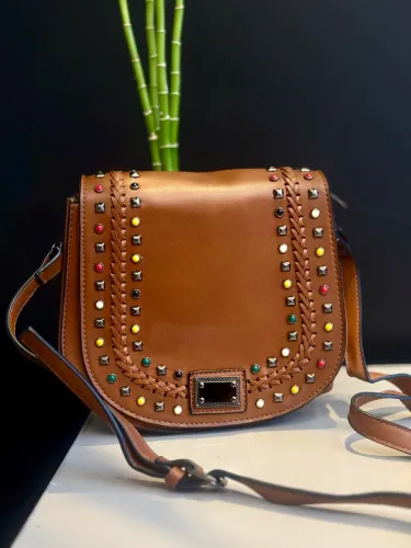 Bolsa feminina transversal com pedras