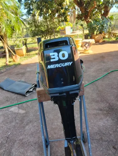 Motor Mercury 30 manual 2018 bem conservado