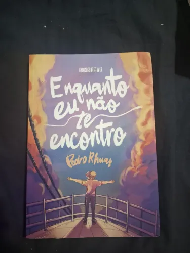Livro: Enquanto Eu Não Te Encontro - Pedro Rhuas (Usado - Estado de Novo)