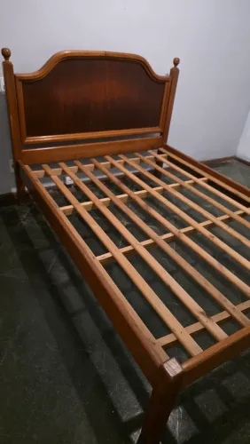 Cama de casal madeira maciça com colchão 