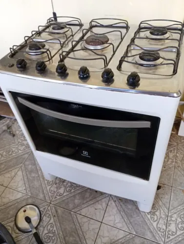 Fogão Eletrolux 5 bocas acendimento eletrico