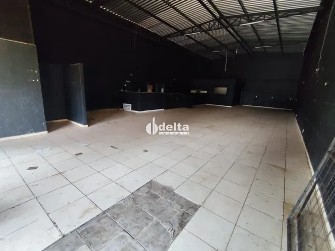 Galpão disponível para locação no bairro Laranjeiras em Uberlândia-MG