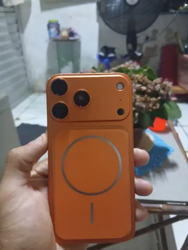 Iphone 11 semi novo na carcaça do 17 pro 256 GB aceito trocas em Samsung 256 GB