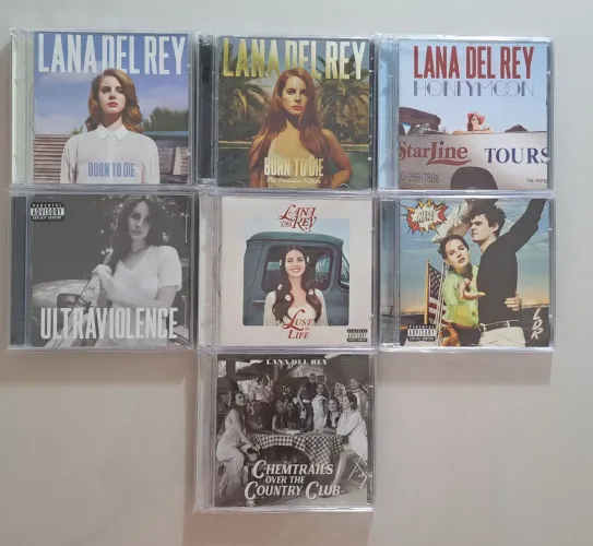 Coleção composta por 7 CDs originais de Lana Del Rey.