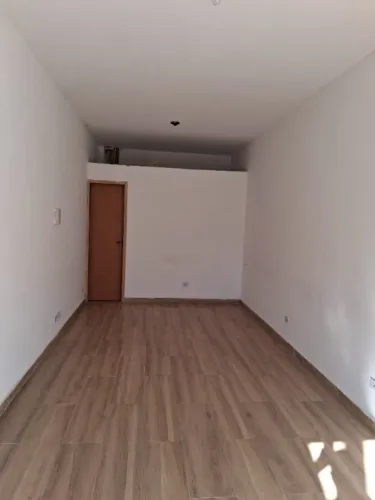 Sala Comercial no Sítio Cercado, 30m2 aproximadamente.