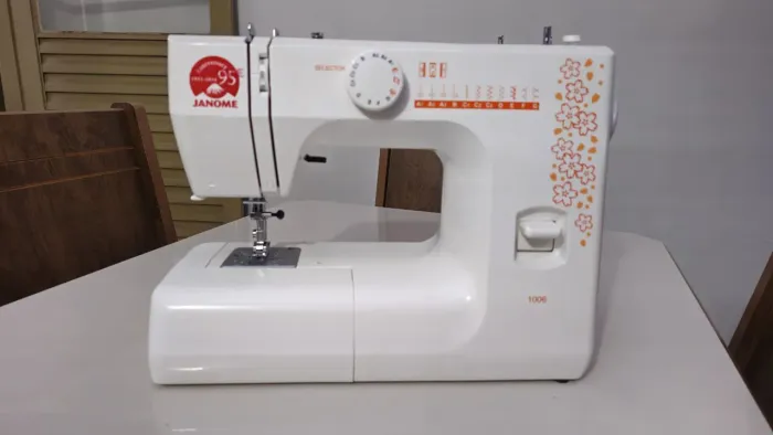 Máquina de Costura JANOME M1006