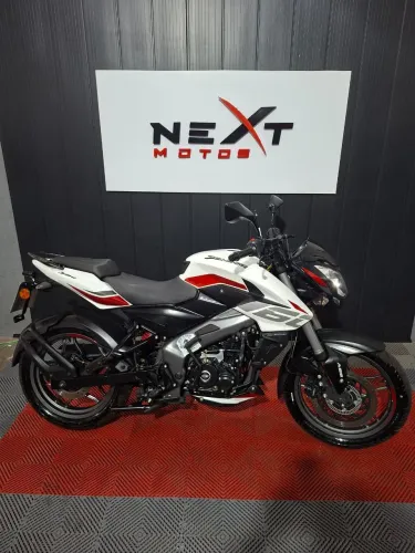 BAJAJ DOMINAR 160 BRANCO 2025