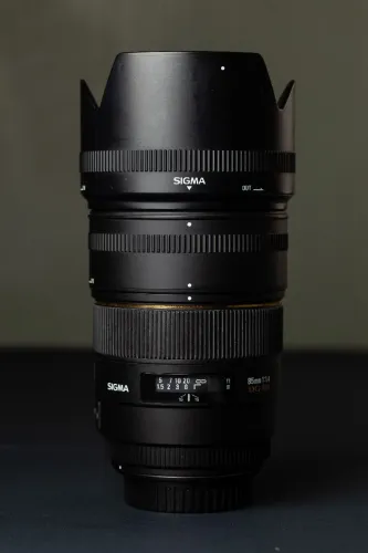Sigma 85mm f/1.4 EX DG - Leia o anúncio