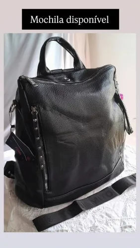 Mochila feminina grande preta.