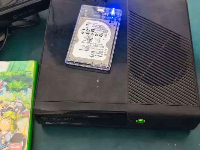 Xbox 360 Super Slim + Kinect + HD 500GB + 88 Jogos + 1 Controle + Jogo El Chavo Kart -