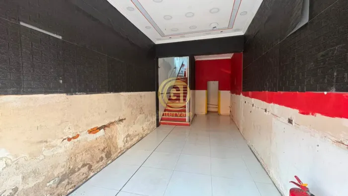 Oportunidade Única no Centro de Jacareí: Ponto Comercial + Excelente Casa Superior!