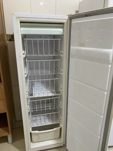     Freezer Consul 200 Litros em Bom Estado