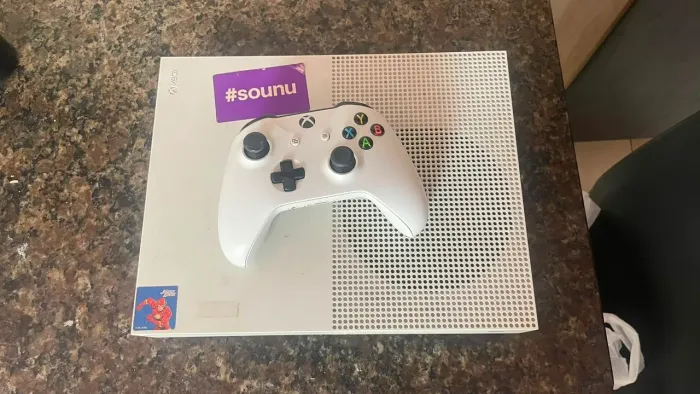 Vendo Xbox one R$900,00 faço entrega