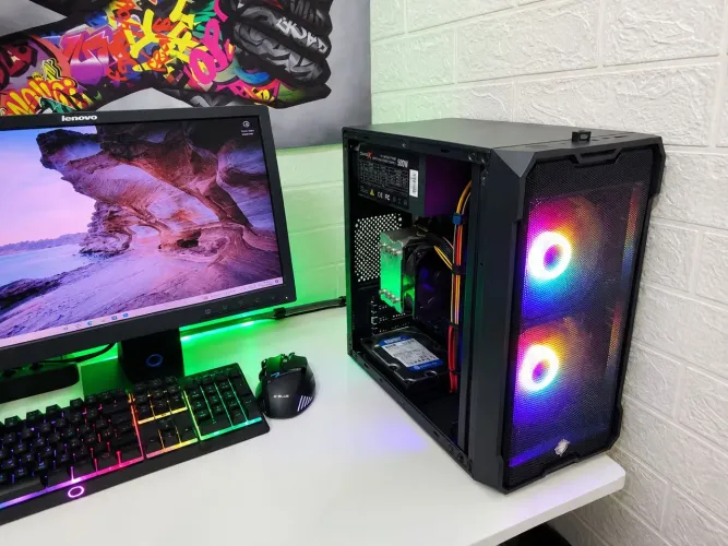 Vendo CPU, acessório a parte vem pra negociar