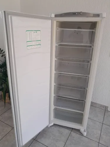 Freezer Cônsul 246 litros 110v seminovo