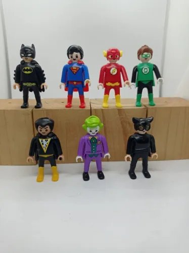 Playmobil Kinder DC 7 bonecos Batman Superman Coringa Lanterna Verde 