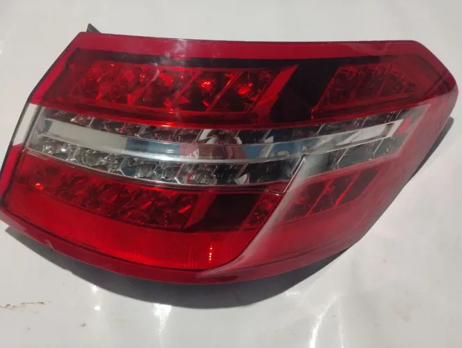 Lanterna lado direito Mercedes classe E250 E350 E550 2009-2012