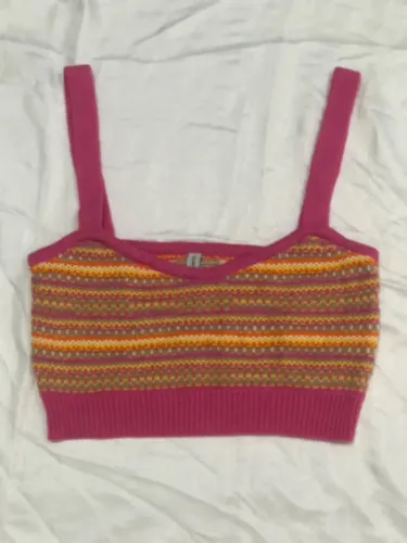crooped de tricô rosa e amarelo