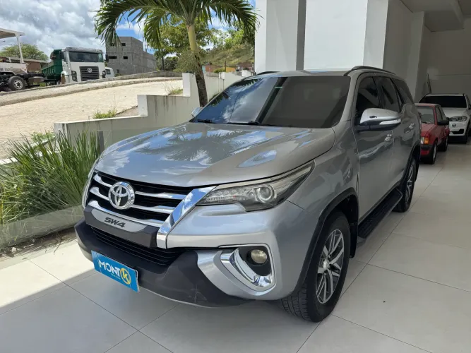 Toyota Hilux SW4 SRX 4X4 2.8 TDI 16V Dies. Aut. 2017