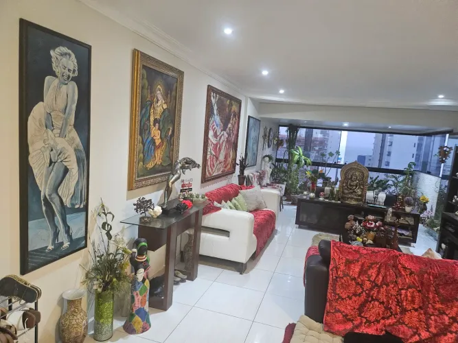 Vendo apartamento mobiliado ,amplo na Av . Visconde de jequitinhonha , em area nobre de bo