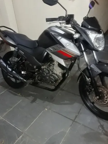 Fazer 150 / avista negocia o preço / troco por carro / 15.900