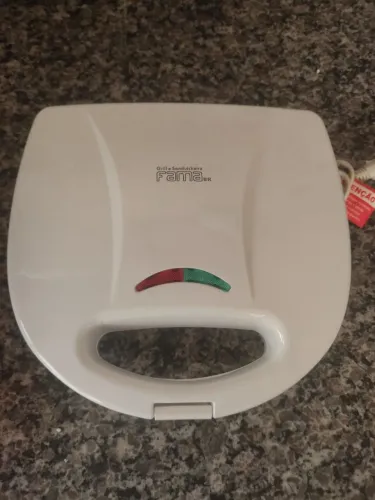 Sanduicheira FAMA 220V