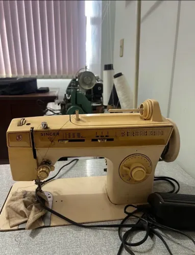 Máquina de costura singer 974