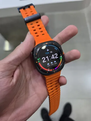 Samsung Galaxy Watch Ultra LTE com caixa e pulseiras