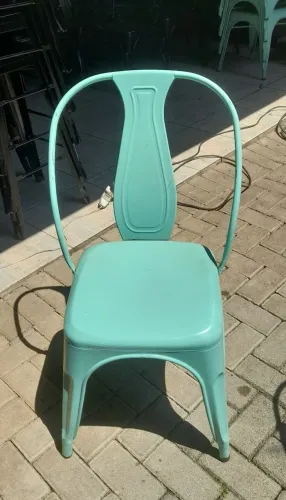 Cadeira Tolix Iron em aço carbono com pintura eletrostática em verde