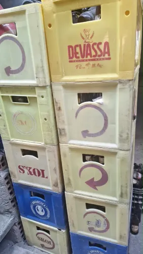12 ENGRADADOS DE GARRAFAS DE CERVEJA