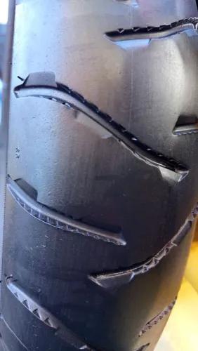 Pneu dianteiro de bmw gs 120/70-19 Michelin anakee 3 em excelente estado.