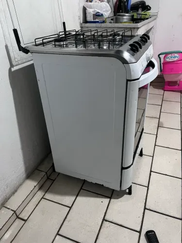 Vendo fogão 4 bocas e uma mesa de vidro