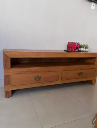 Vende-se rack muito conservado,madeira maciça.