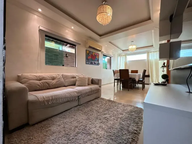 Casa terrea, com poscina e energia solar. No Cond. Vertentes do Tarumã