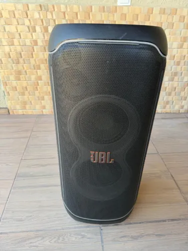 Torre de Som JBL PartyBox Ultimate com Bluetooth, Wi-Fi e Iluminação LED - 1100W