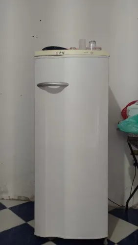 Geladeira Electrolux RE28 Super 240 Litros Branca