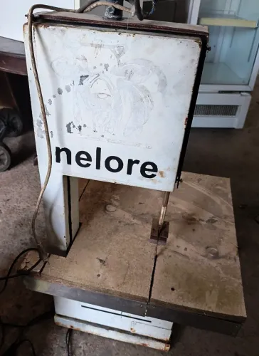 Serra de fita industrial Nelore