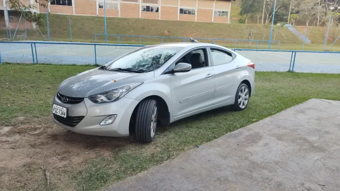 Hyundai Elantra GLS 1.8 16V Aut. 2013
