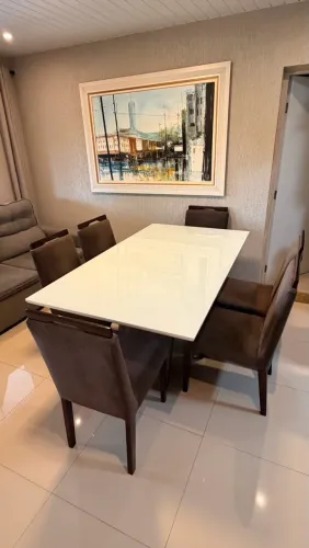 Mesa com tampo vidro laqueado branco 6 cadeiras madeira