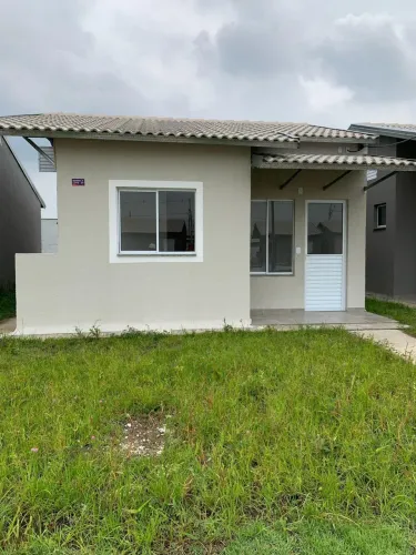 Casa com suite em condomínio