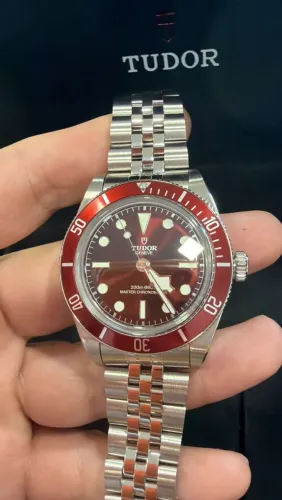 Tudor Black Bay 58 Burgundy (mostrador e luneta Bordeaux) - (Qualidade Super)