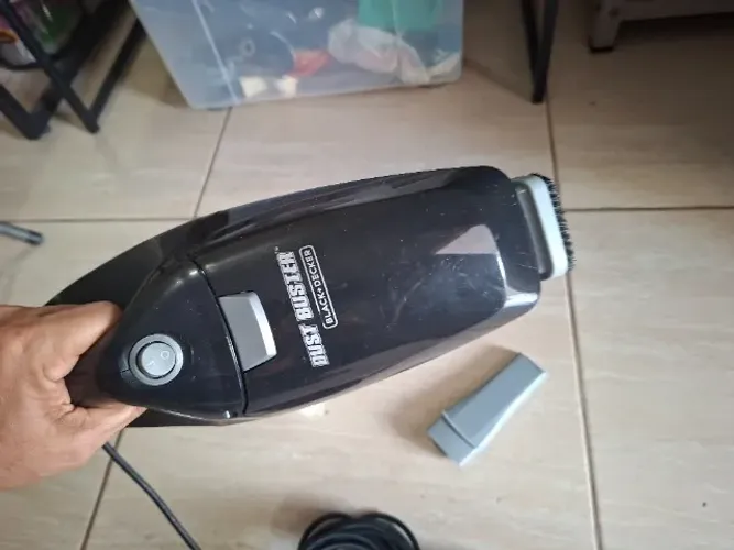 Aspirador de pó black decker dust buster.
