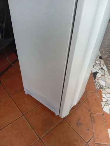 Geladeira Eletrolux 230 litros.   Pra sair logo. 