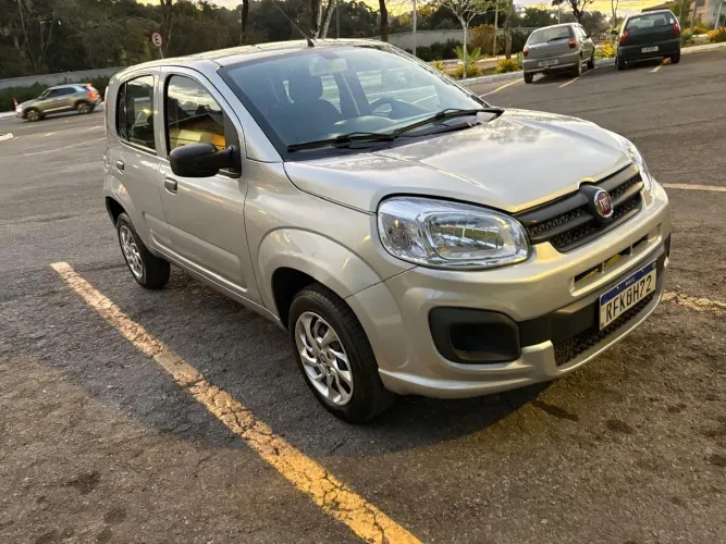 Fiat Uno Attractive 1.0 EVO Fire Flex 8V 5P 2021