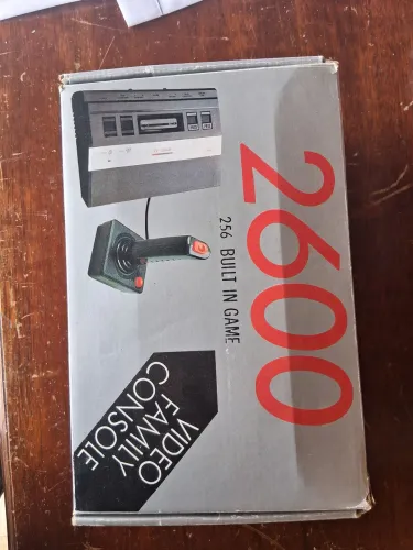 Videogame antigo para os apaixonados por jogos, não testei, não tenho TV pra testar.
