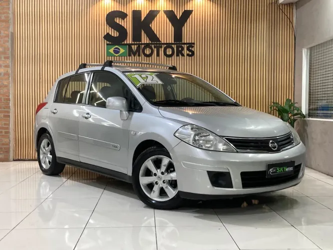 Nissan Tiida SL 1.8/1.8 Flex 16V Mec. 2012