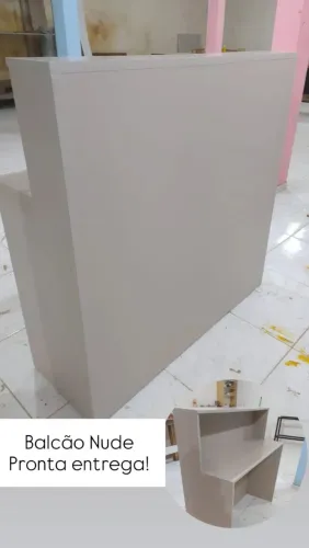 Balcão recepção reto nude Branco ou preto